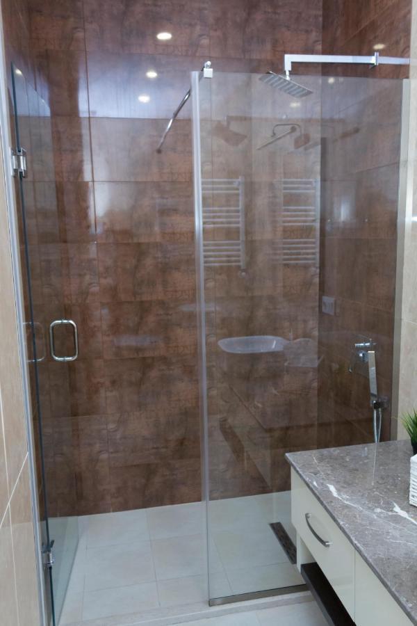 Aura Sameba, Luxury Apartment Tbilisi Eksteriør billede
